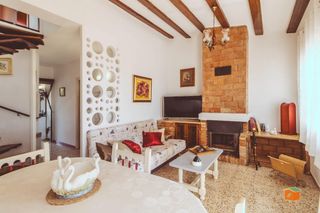 Casa adosada en Alcanar. Casa con jardin, pista de tenis y piscina comunitaria, en venta