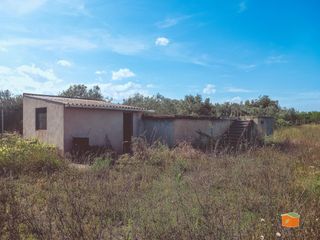 Finca rústica en Santa Bàrbara. Finca rustica con almacen y balsapiscina en venta en santa barba