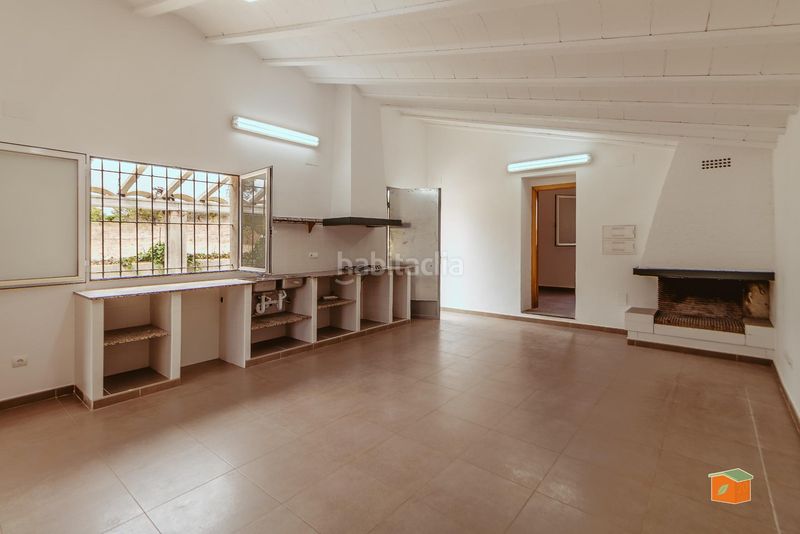 Foto be9bcc2a-f92a-4268-96e9-ada02f45301b. Masia a Santa Bàrbara