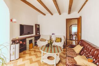 Haus in Santa Bàrbara. Casa esquinera en venta en santa barbara tarragona