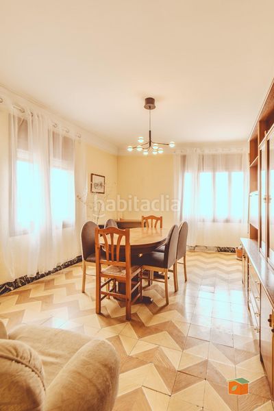 Foto d608b632-4224-4ff8-8eec-18075ccf55c4. Casa amb aparcament a Santa Bàrbara