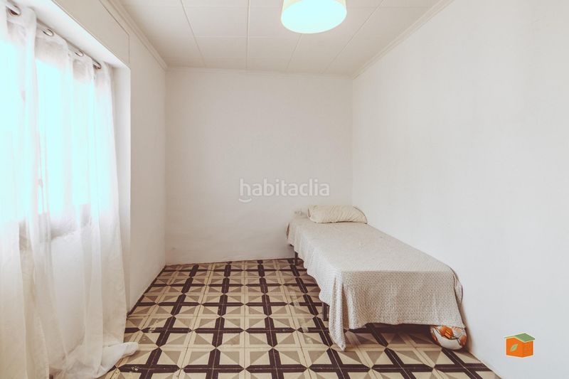 Foto f0f96318-60a8-4765-98de-480fc5c1855e. Casa amb aparcament a Santa Bàrbara