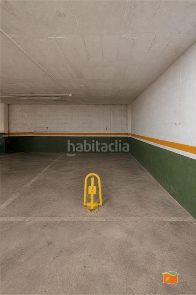 Foto bd514af2-75af-47f9-9004-24924857cf5d. Aparcament cotxe a Santa Bàrbara