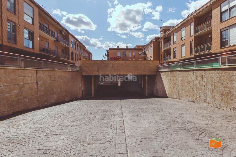 Foto 11abc6de-4142-4b73-b049-6b08b3903149. Aparcament cotxe a Santa Bàrbara