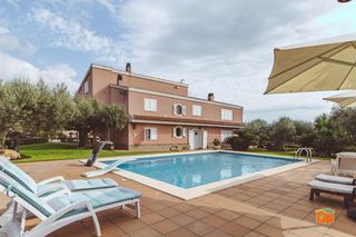 Chalet en Roquetes. Majestuosa villa en venta en tortosa tarragona