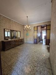 Appartement  Calle major. Vendo piso señorial techos muy altos con vigas de madera 89.000