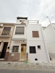 Chalet  Calle calle salvador nalda. Casa independiente en venta en piles  totalmente reformada  149.