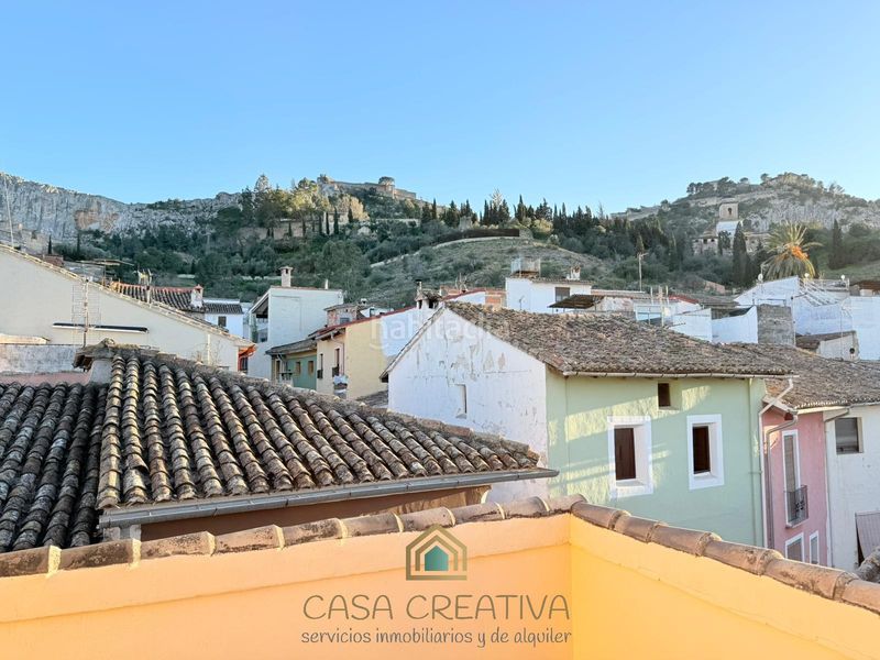 Foto a48ca67e-3c74-4caa-ad91-a772098b0b32. Casa amb aparcament a Xàtiva