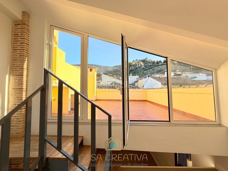 Foto b9d9508f-58fd-4b6d-8528-3aa8cb00a546. Casa amb aparcament a Xàtiva