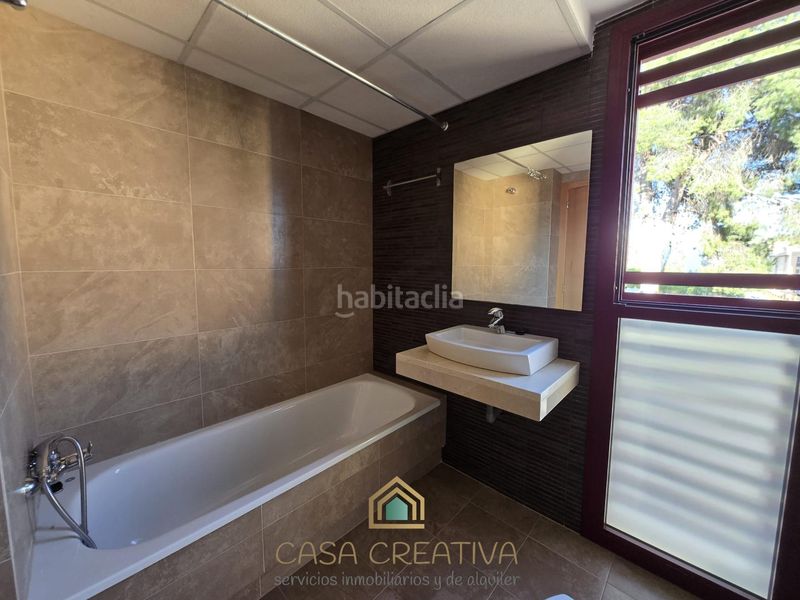 Foto ca359067-a16b-4633-a01e-9d0fc641213c. Pis amb calefacció aparcament piscina a Casco Urbano Náquera