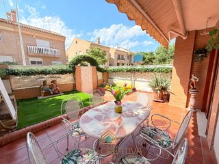 Maison jumelée  Calle catarroja. Adosado en venta en picaña  4 terrazas, garaje y 5 dormitorios