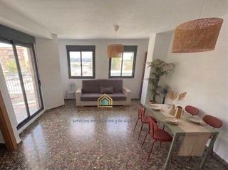 Rent Flat in Favara. Casa creativa inmobiliaria alquila piso amueblado con garaje en