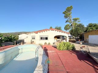 Chalet  Urbanizacion urbanización marchuquera. Casa con parcela de 1.100 m2, piscina y 90 m2 de vivienda en mar