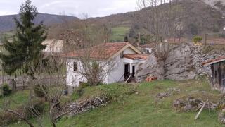 Masia a Entrago 18. Casa rústica con fincas