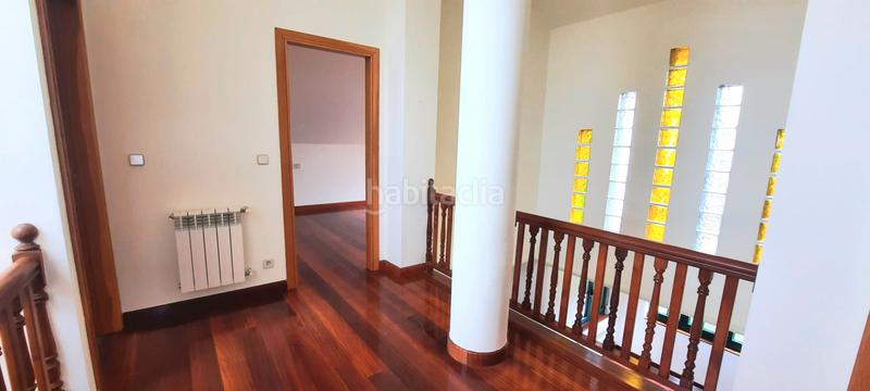 Foto 567448c9-cb63-4ffe-93fc-c0db08220cd1. Chalet mit heizung parking in Parroquias Sur - La Manjoya Oviedo