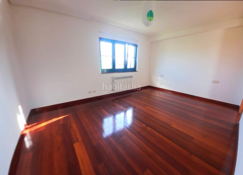 Foto a83dadb5-065b-445e-a8ea-8b7ec45f56bf. Chalet mit heizung parking in Parroquias Sur - La Manjoya Oviedo
