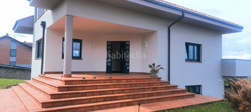 Foto dcc5a8ee-1566-4a54-ac60-0cfc76b32615. Chalet mit heizung parking in Parroquias Sur - La Manjoya Oviedo