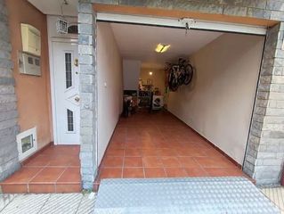 Semi detached house in Parroquias Sur - La Manjoya. Casa adosada olloniego