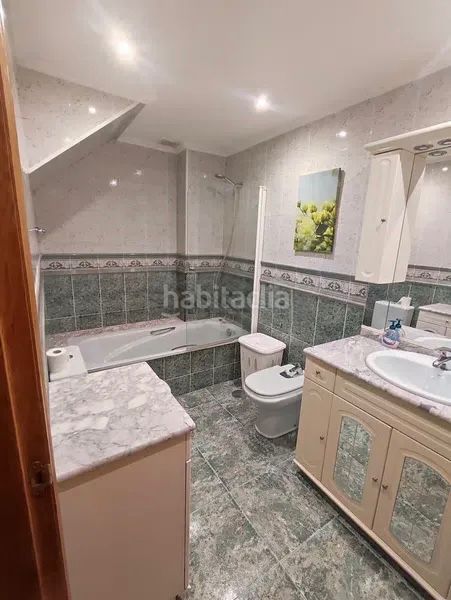 Foto b60bb332-fc14-490e-88fd-fc0adfa74680. Casa adossada amb aparcament a Parroquias Sur - La Manjoya Oviedo