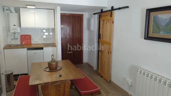 Foto a9f7badc-6101-48d3-b750-9089889722a3. Apartament amb calefacció a Lena