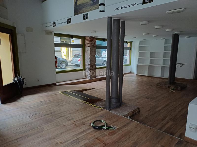 Foto 7abb24d7-a456-4ded-8a93-8ad29d7c95cc. Alquiler local comercial alquilo estupendo local centro en Santander