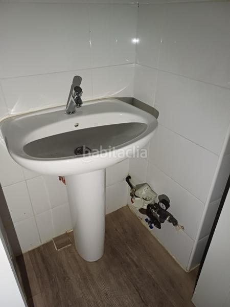 Foto b5d7c955-5cc3-4b20-8bec-f7ec391d73bc. Alquiler local comercial alquilo estupendo local centro en Santander