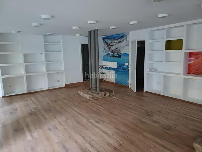 Foto fdeb258a-dd06-44ad-a616-01a0be5de89b. Alquiler local comercial alquilo estupendo local centro en Santander