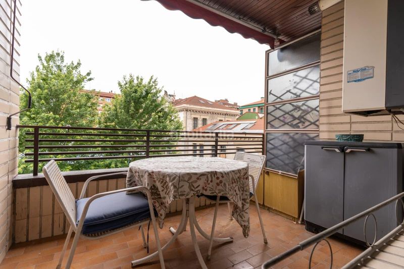 Foto bbf081e9-ca6a-4d76-bbb2-f9b7d21c99e1. Pis amb calefacció aparcament a Amurrio