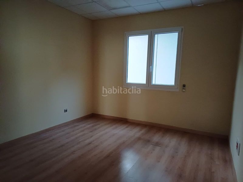Foto d0c4e146-4ec1-4d69-a683-347c23e43e0d. Location bâtiment à usage industriel dans Peñacastillo - Nueva Montaña Santander