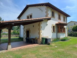 Casa a Puente Viesgo. Casona independiente venta en valle de toranzo