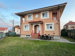 Rent Chalet in Maliaño. Alquilo bonito chalet alto maliaño