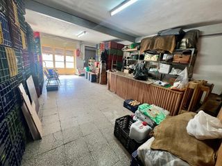 Local Comercial en El Toscar. Local en el toscar con patio, vado y posibilidad de hacer vivien