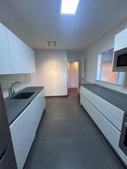 Flat in Galdakao. Vivienda con 3 balcones y un balcón tendedero para entrar a vivi