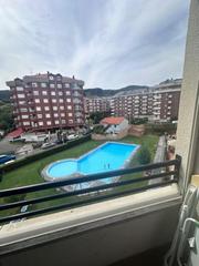 Lloguer Pis a Playa Ostende. Alquiler temporal hasta mayo en castro con piscina y pista de pa