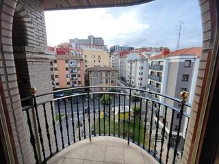 Lloguer Pis a Buenavista. Alquiler temporal de amplio piso exterior junto al metro con asc