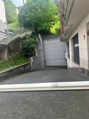 Parking coche en Galdakao. Venta de amplia parcela  en galdakao zona urreta