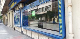 Lloguer Local Comercial a Areetako etorbidea 2a. Local amplio con grandes escaparates , zona comercial .
local d