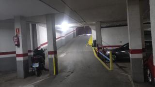 Aparcament cotxe a Avenida de la primavera 115. Parking privado en buena zona