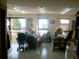 Oficina en Eirís. Dos locales de 65 metros con posiblidad de unir y tener un local