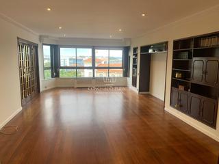 Affitto Appartamento  Orense. Magnífico piso con vistas al puerto muy bien ubicado.