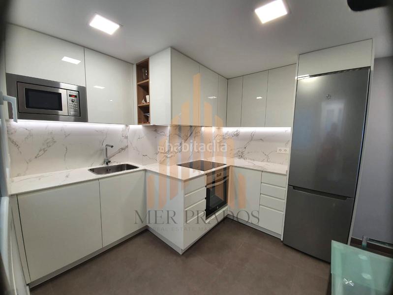 Foto 0fefced6-b956-4029-94b7-50a09851b6fd. Piso en Berbés - Peritos Vigo