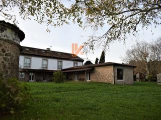 Maison à Lugar ribas 70. Se vende casona con finca de 20.000m2 y piscina, en zona de oza.