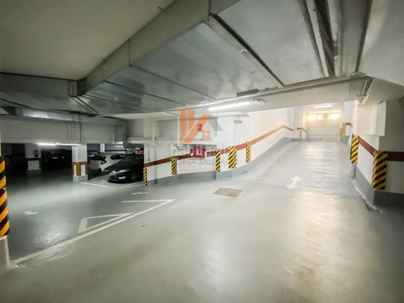 Foto f4e35ab2-1dae-448c-b14f-0a09d702a80e. Car parking in rua horreo 176 in Ensanche - Sar Santiago de Compostela