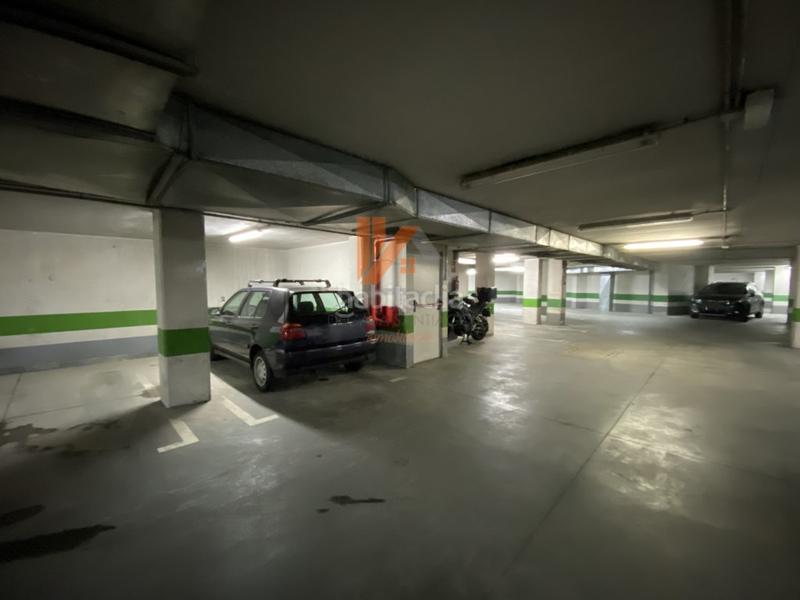 Foto e9e3c508-95ee-4bf6-9118-76b26517f24d. Car parking in rua montero rios 52 in Ensanche - Sar Santiago de Compostela