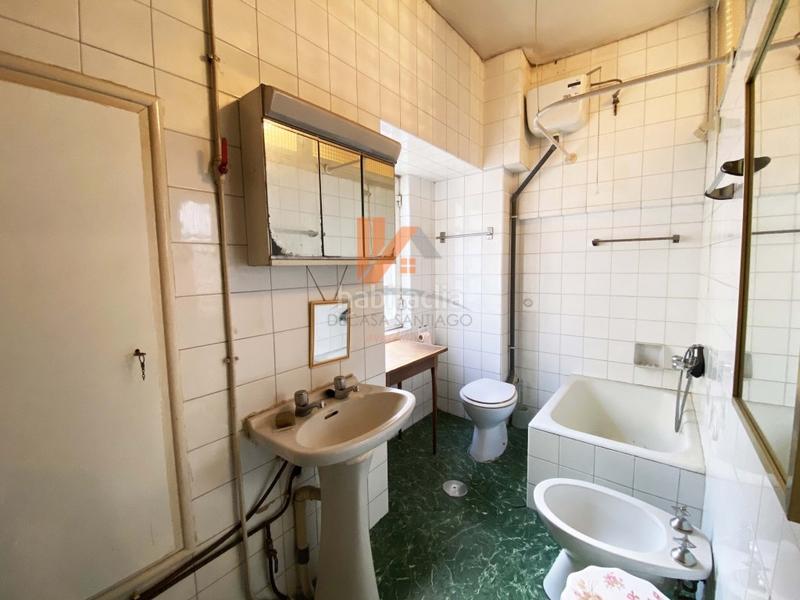 Foto ad8d9a1f-231a-43fc-a3c3-84d707315853. Flat in avenida figueroa 7 in Casco Histórico Santiago de Compostela