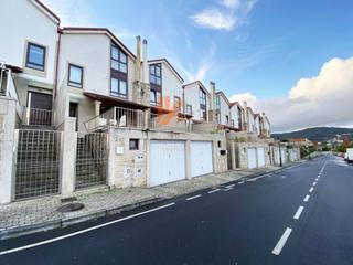 Casa adossada a Urbanización agro novo 74. Chalet en venta en urbanización agronovo, brión