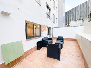 Lloguer Apartament a Rua de fernando iii o santo 3. Se alquila apartamento de 2 habitaciones y terraza en ensanche s