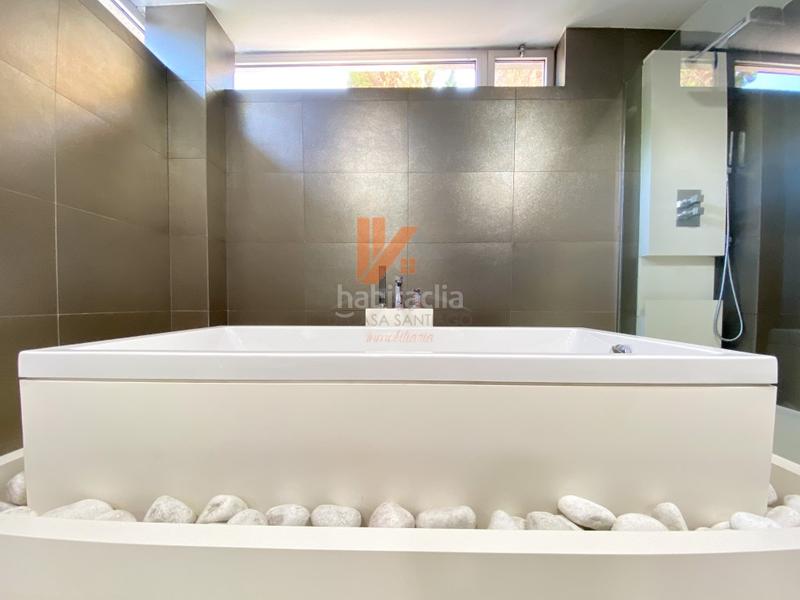 Foto d36536bc-c3bb-4ceb-b739-43a7376bfde9. Xalet a lugar framan 38 a Bugallido Ames