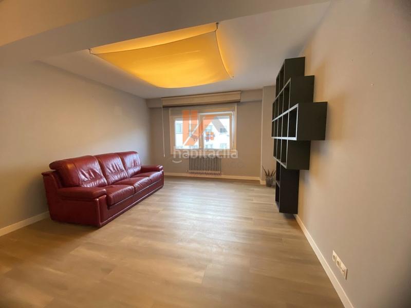 Foto cbdff335-f1f6-446c-bd26-a35b2fde4fbe. Rent flat in rua frei rosendo salvado 16 in Ensanche - Sar Santiago de Compostela