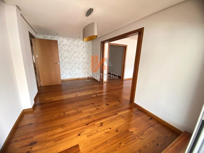 Foto 742a0fc7-2ae9-44c1-a945-03515f321604. Location attique dans rua xeneral pardiñas 5 dans Ensanche - Sar Santiago de Compostela